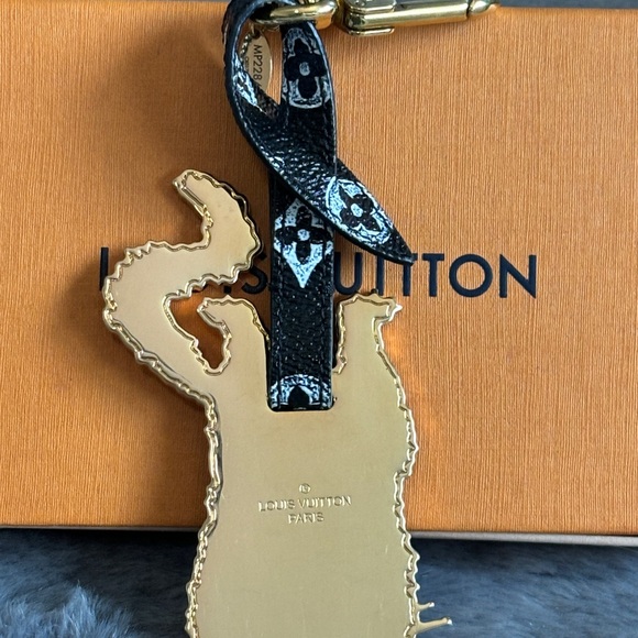😻Limited Edition Louis Vuitton Catogram Flying Cat Bag Charm😻 - Picture 7 of 13